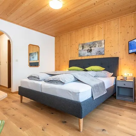 ゲストハウス Hanslhof 3*